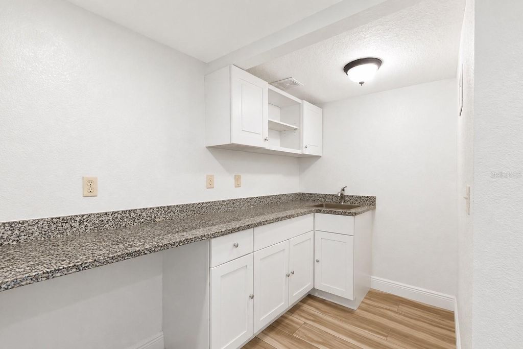 Image 26 of property listing at 1205 E SENECA AVENUE, Tampa, FL 33612