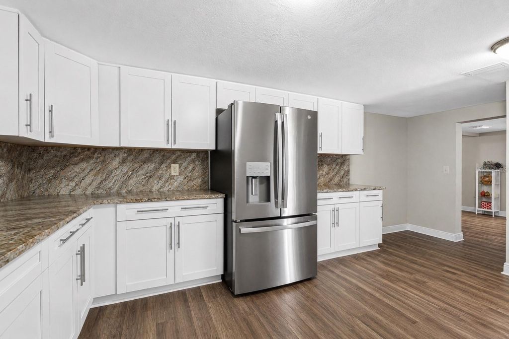 Image 27 of property listing at 1205 E SENECA AVENUE, Tampa, FL 33612