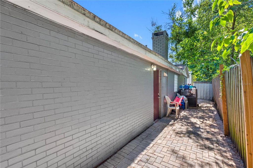 Image 5 of property listing at 1205 E SENECA AVENUE, Tampa, FL 33612