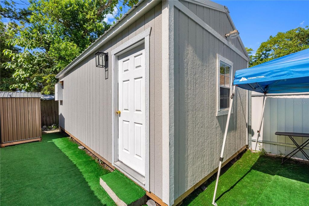 Image 8 of property listing at 1205 E SENECA AVENUE, Tampa, FL 33612