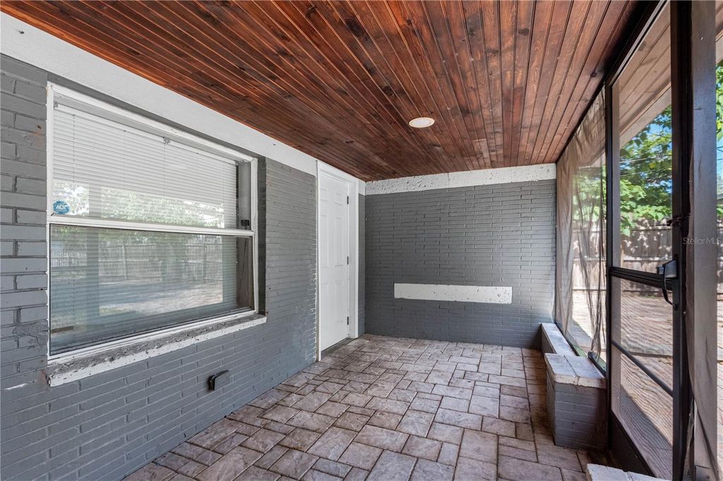 Image 9 of property listing at 1205 E SENECA AVENUE, Tampa, FL 33612