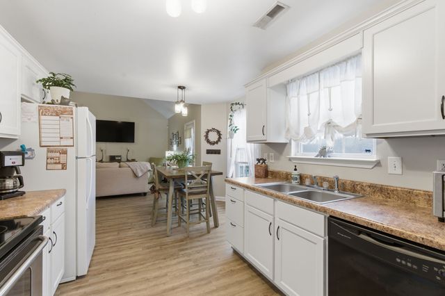 101 Jessikas Pl, Dickson, TN 37055