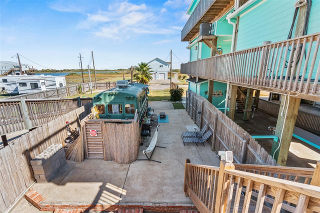1287 N Crystal Beach Road, Crystal Beach, TX 77650