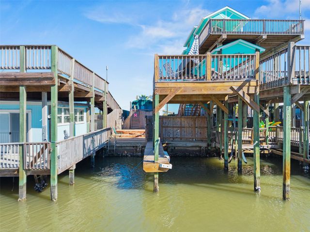 1287 N Crystal Beach Road, Crystal Beach, TX 77650