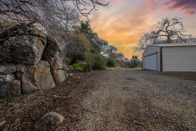 38150 Sumac Lane, Yokuts Valley, CA 93675
