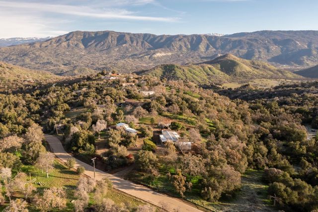 38150 Sumac Lane, Yokuts Valley, CA 93675