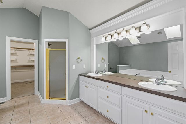 8004 Wilden Drive, Urbandale, IA 50322