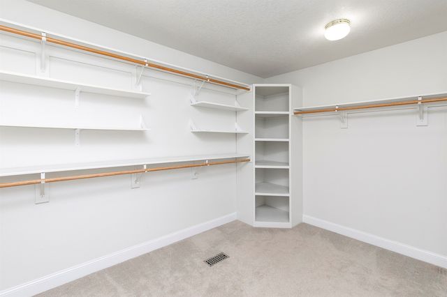 8004 Wilden Drive, Urbandale, IA 50322