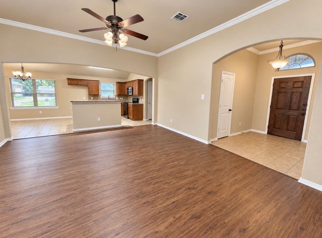 923 Grouse Road, Glenn Heights, TX 75154
