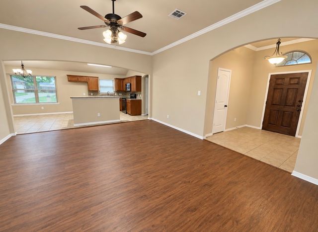 923 Grouse Road, Glenn Heights, TX 75154