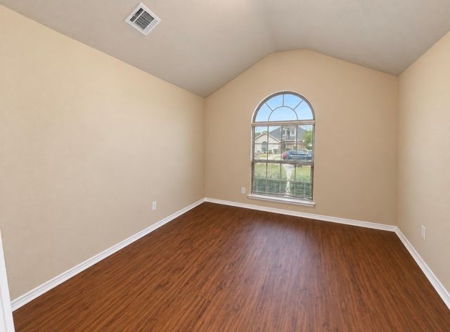 923 Grouse Road, Glenn Heights, TX 75154