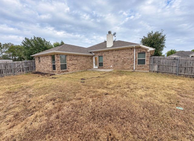923 Grouse Road, Glenn Heights, TX 75154