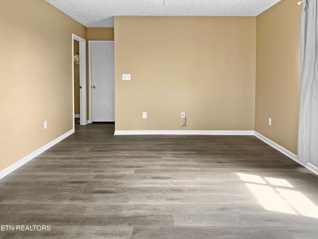 1040 Loop Rd, Sevierville, TN 37876