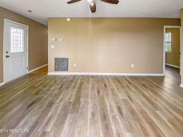 1040 Loop Rd, Sevierville, TN 37876