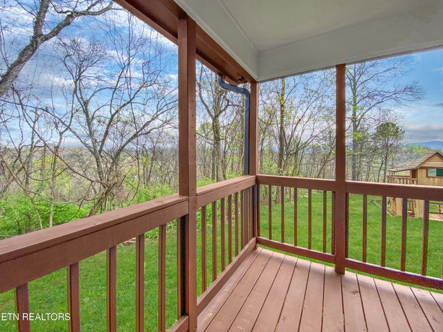 1040 Loop Rd, Sevierville, TN 37876