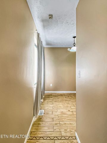 1040 Loop Rd, Sevierville, TN 37876