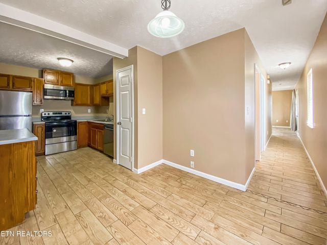 1040 Loop Rd, Sevierville, TN 37876