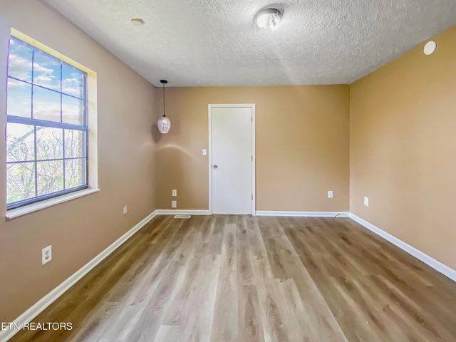 1040 Loop Rd, Sevierville, TN 37876