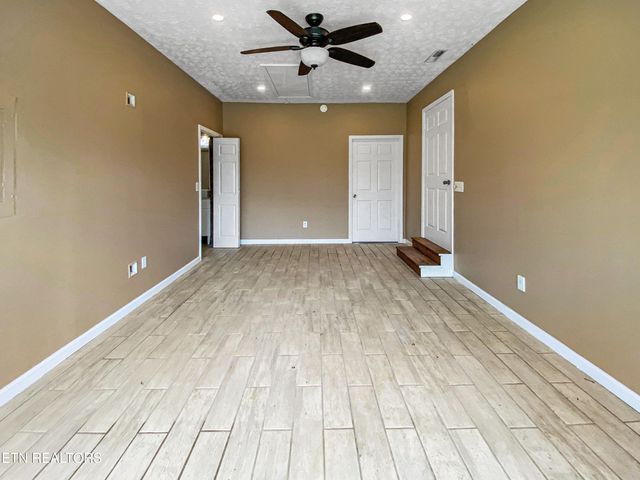 1040 Loop Rd, Sevierville, TN 37876