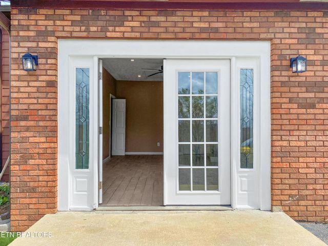 1040 Loop Rd, Sevierville, TN 37876