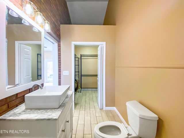 1040 Loop Rd, Sevierville, TN 37876