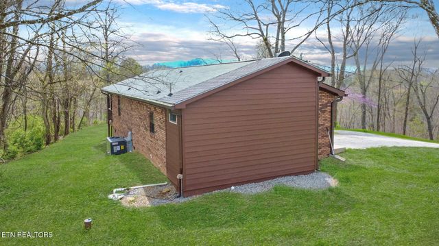 1040 Loop Rd, Sevierville, TN 37876