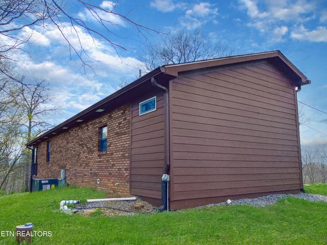 1040 Loop Rd, Sevierville, TN 37876