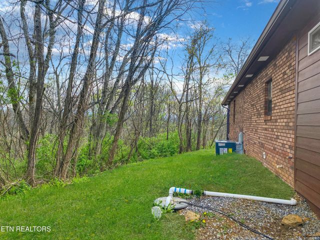 1040 Loop Rd, Sevierville, TN 37876