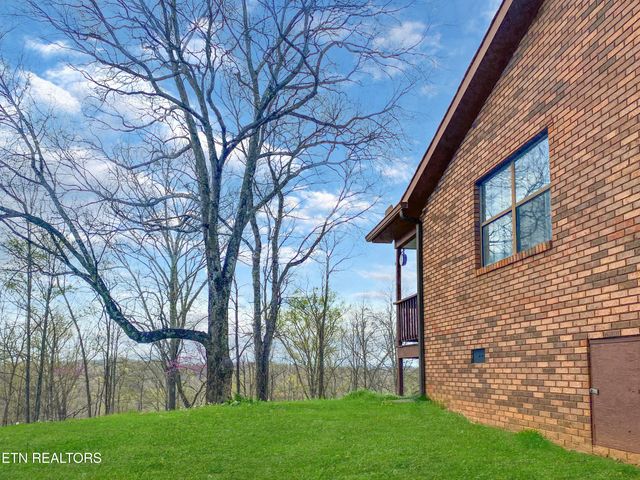 1040 Loop Rd, Sevierville, TN 37876
