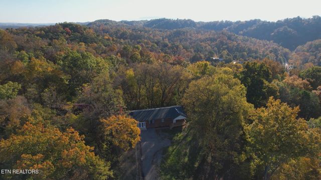 1040 Loop Rd, Sevierville, TN 37876