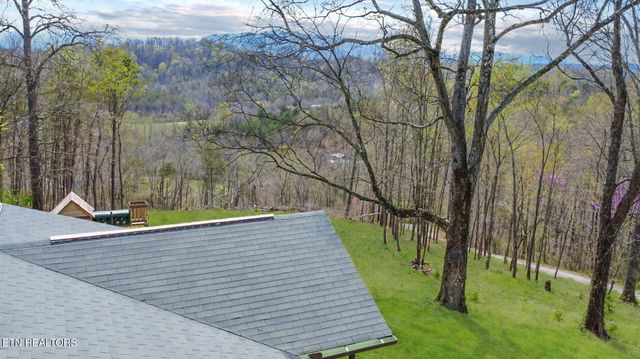 1040 Loop Rd, Sevierville, TN 37876