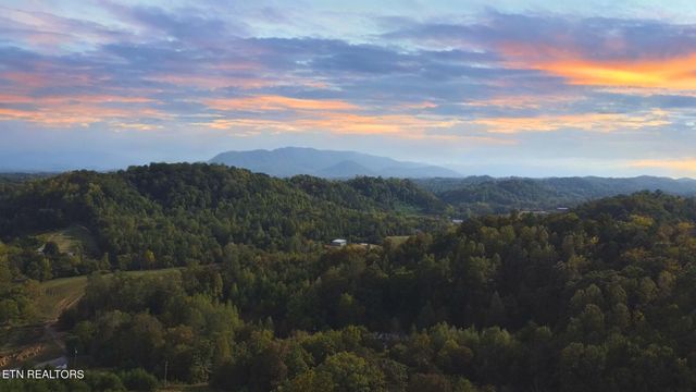 1040 Loop Rd, Sevierville, TN 37876