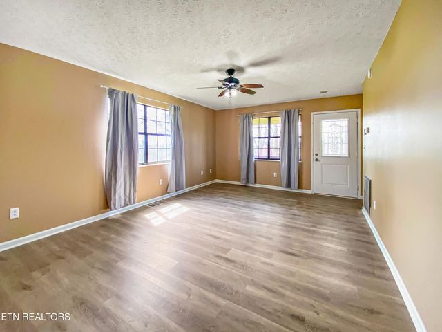1040 Loop Rd, Sevierville, TN 37876