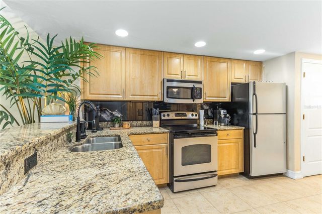11605 GULF BOULEVARD 503, St Petersburg, FL 33706