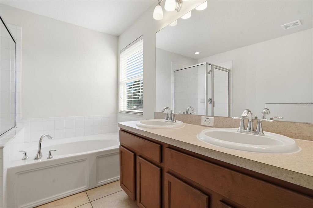 Image 31 of property listing at 15419 SHOAL HAVEN PLACE, Ruskin, FL 33573