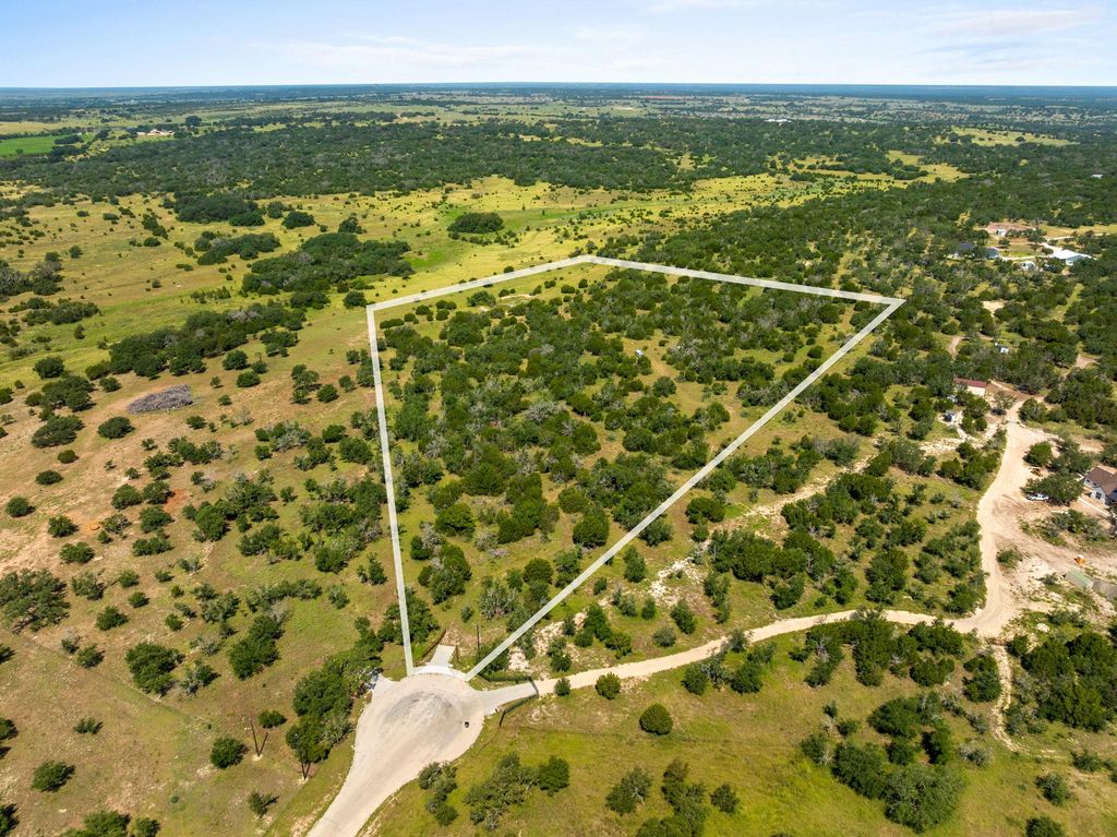 195 Buck Rabbit RD, Briggs, TX 78608