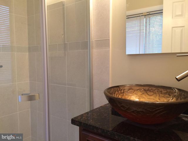 6704 OLD CHESTERBROOK RD, Mclean, VA 22101