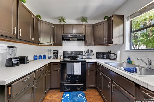 731 Hillside Loop, Canyon Lake, TX 78133