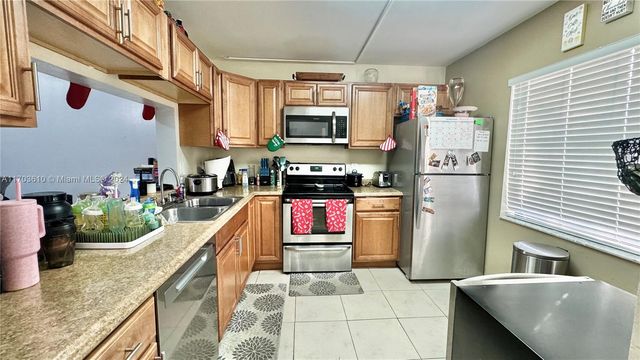 741 NW 105th Ter, Pembroke Pines, FL 33026