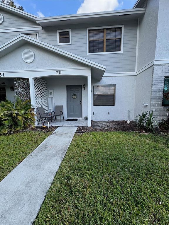 741 NW 105th Ter, Pembroke Pines, FL 33026