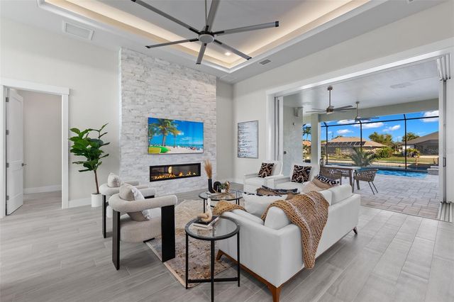 2129 CAPE CORAL PARKWAY W, Cape Coral, FL 33914