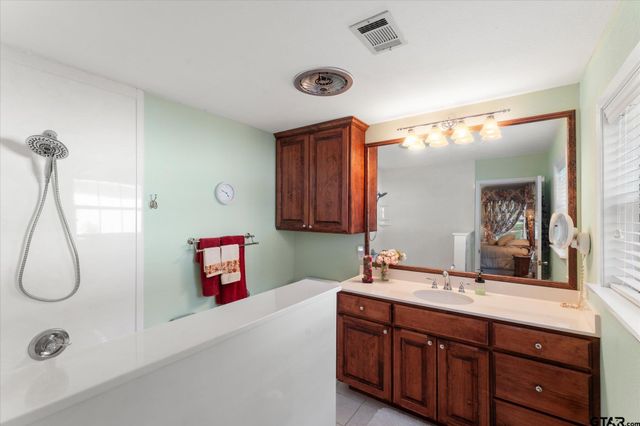 113 Mockingbird Street, Mount Pleasant, TX 75455