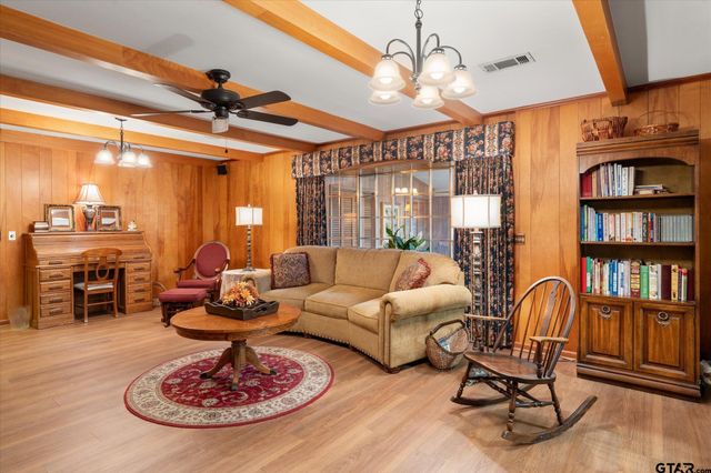 113 Mockingbird Street, Mount Pleasant, TX 75455