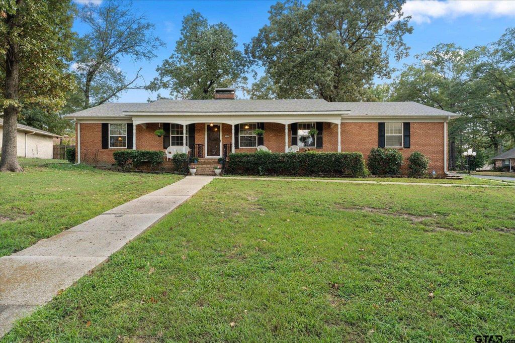 113 Mockingbird Street, Mount Pleasant, TX 75455