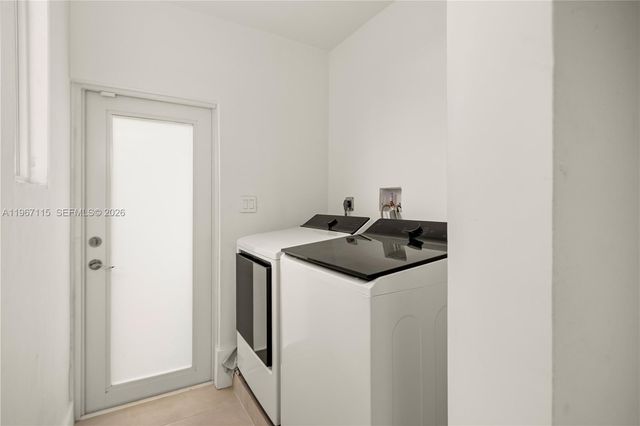 6011 Maynada St, Coral Gables, FL 33146