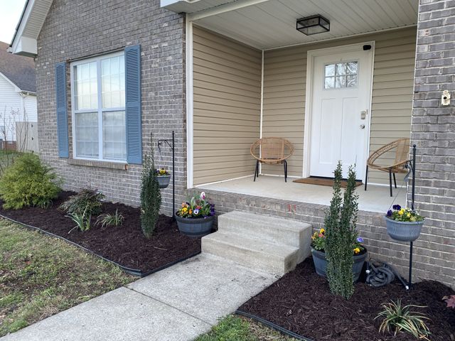 704 Claystone Ct, Clarksville, TN 37040