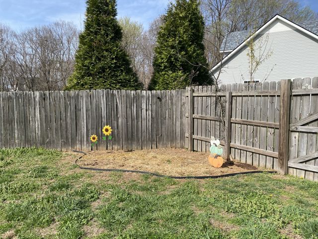 704 Claystone Ct, Clarksville, TN 37040