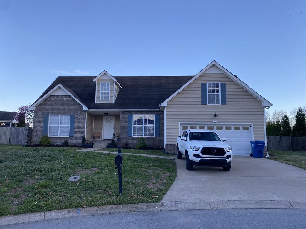 704 Claystone Ct, Clarksville, TN 37040