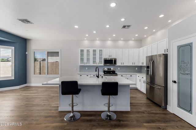 8039 W CLARA Lane, Peoria, AZ 85382