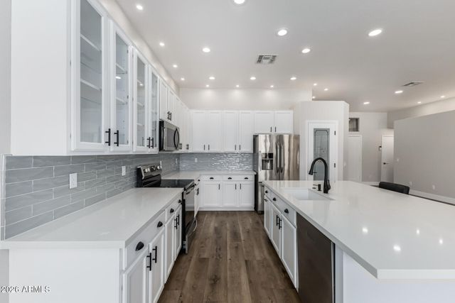 8039 W CLARA Lane, Peoria, AZ 85382